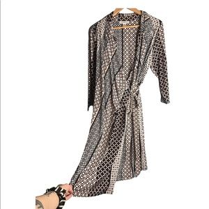 Motherhood Maternity | Geo Print Pink Black white Wrap Robe w/ belt